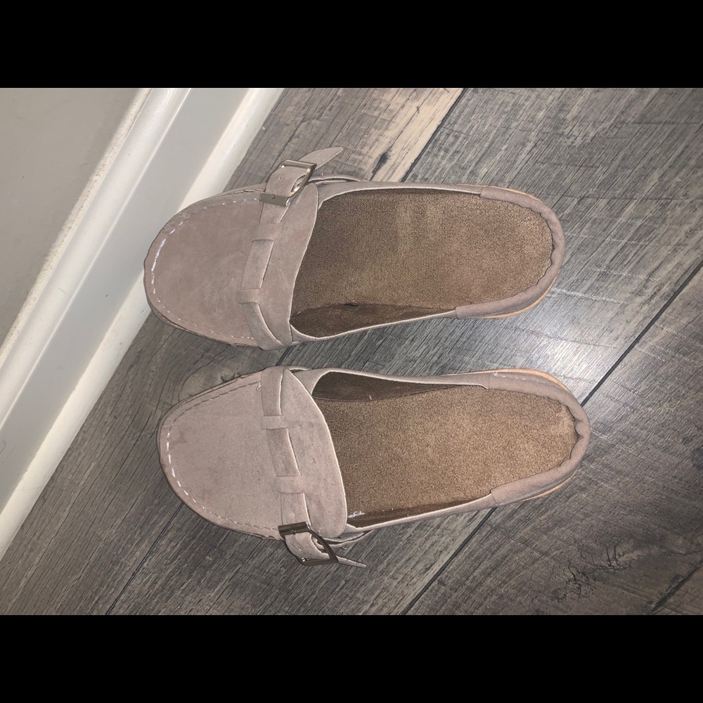 Shoes - Picture 6 of 7